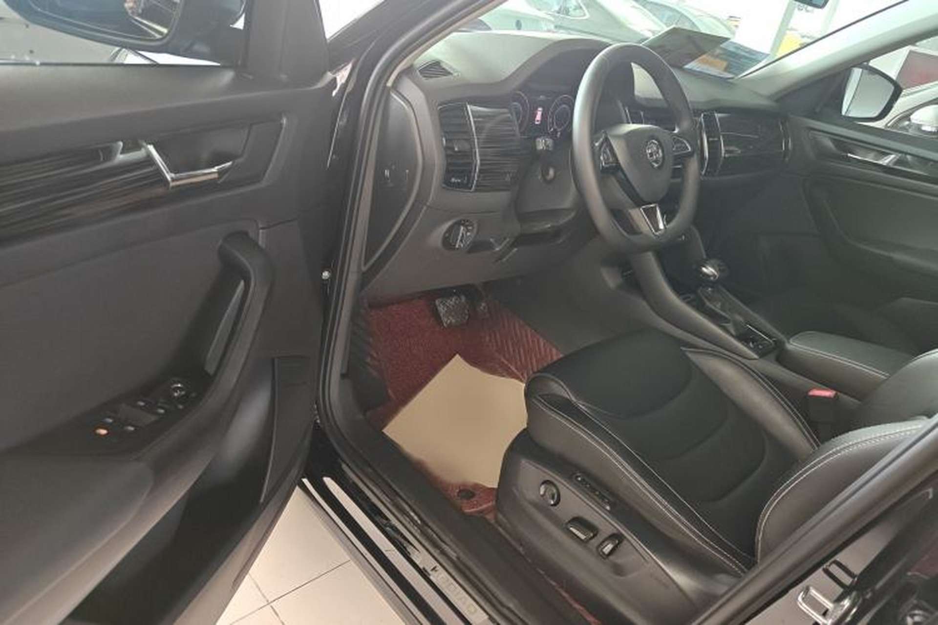 Used Skoda Kodiaq 2019 Facelifted TSI330 5-Seater Two-Wheel-Drive Luxury Enjoyment Edition China VI Standard Interior 6