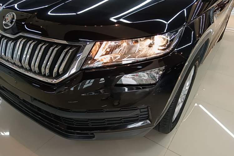 Used Skoda Kodiaq 2019 TSI330 7-Seater Two-Wheel-Drive Comfort Edition China V Standard Left Front Headlight