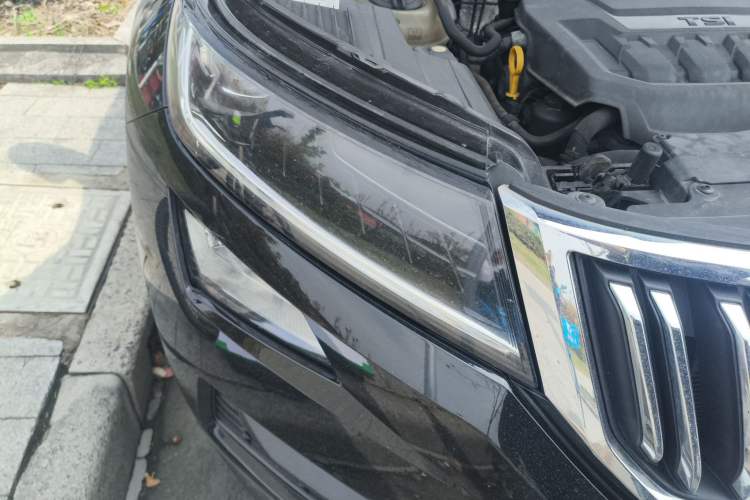 Used Skoda Kodiaq 2019 Facelifted TSI330 7-Seater Two-Wheel-Drive Luxury Enjoyment Edition China VI Standard Right Front Headlight