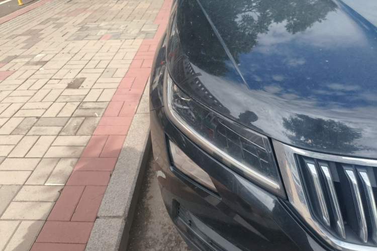 Used Skoda Kodiaq 2019 Facelifted TSI330 5-Seater Two-Wheel-Drive Luxury Enjoyment Edition China V Emission Standard Right Front Headlight