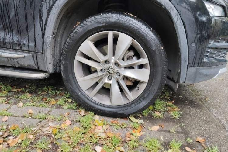 Used Skoda Kodiaq 2019 Facelifted TSI330 5-Seater Two-Wheel-Drive Luxury Enjoyment Edition China VI Standard Right Front Wheel Hub