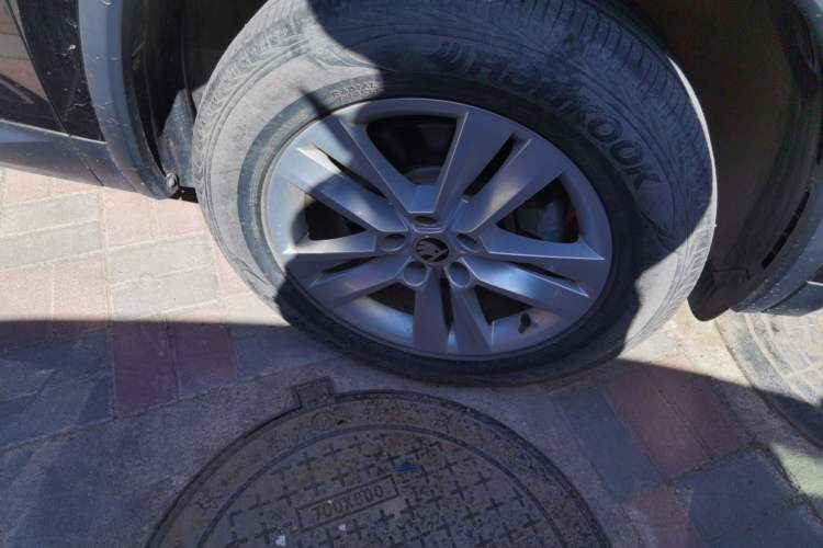 Used Skoda Kodiaq 2019 TSI330 5-Seat Two-Wheel Drive Standard Edition China V Emission Standard Right Front Wheel Hub
