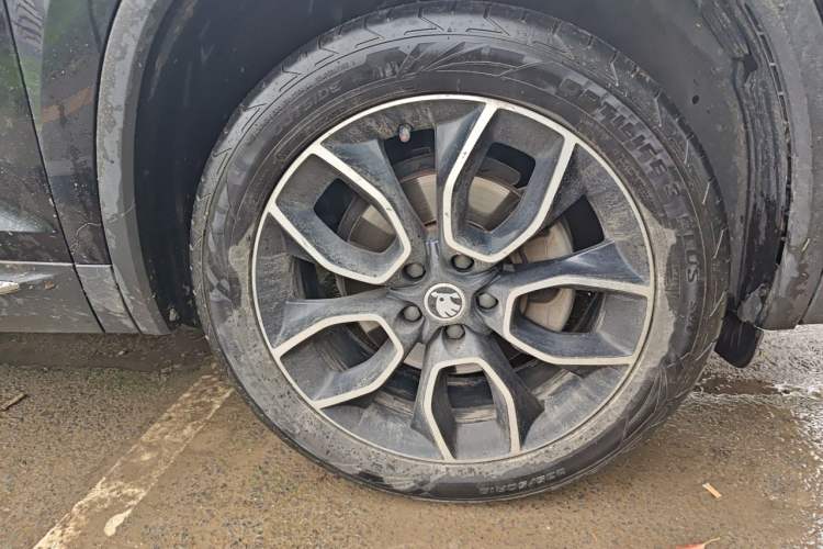 Used Skoda Kodiaq 2019 Facelifted TSI330 5-Seater Two-Wheel-Drive Luxury Enjoyment Edition China VI Standard Right Front Wheel Hub