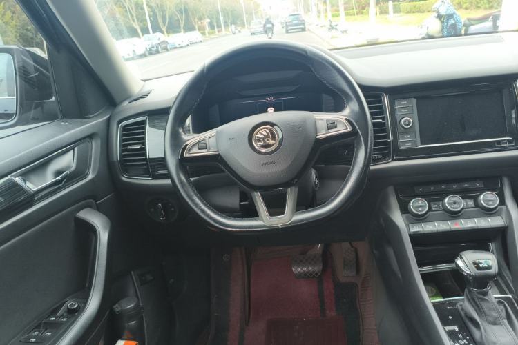 Used Skoda Kodiaq 2019 Facelifted TSI330 7-Seater Two-Wheel-Drive Luxury Enjoyment Edition China VI Standard Steering Wheel