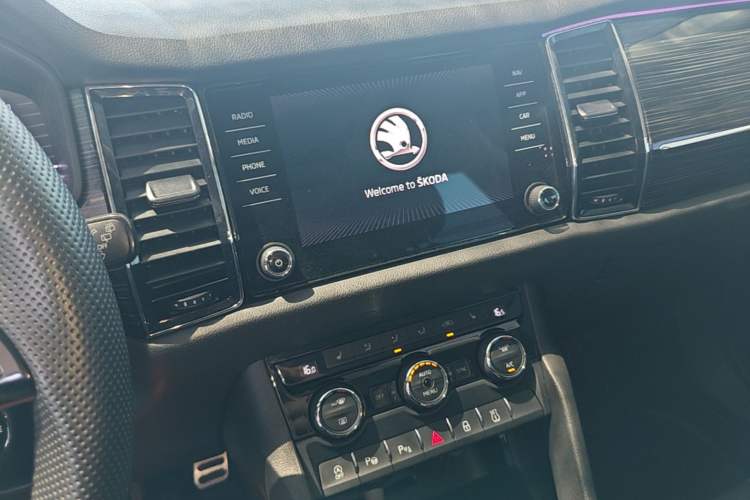 Used Skoda Kodiaq 2019 TSI380 7-Seater Four-Wheel-Drive Flagship Model China V Standard Audio And AC Panel