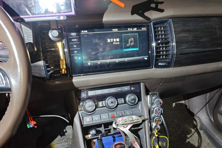 Used Skoda Kodiaq 2019 Facelifted TSI380 7-Seater All-Wheel-Drive Flagship Version China VI Standard Audio And AC Panel