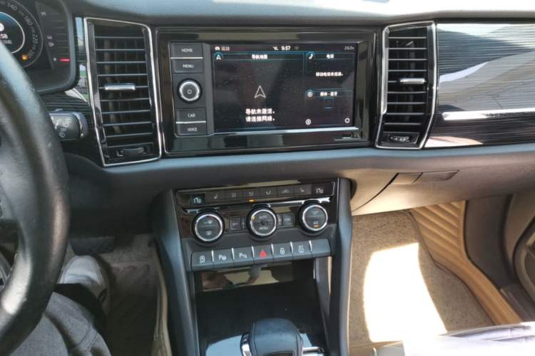 Used Skoda Kodiaq 2019 Facelifted TSI330 5-Seater Two-Wheel-Drive Luxury Enjoyment Edition China V Emission Standard Audio And AC Panel
