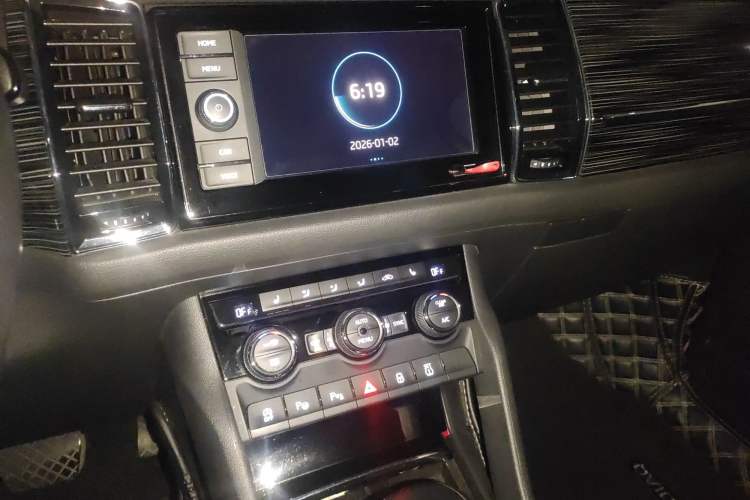 Used Skoda Kodiaq 2019 Facelifted TSI330 7-Seater Two-Wheel-Drive Luxury Enjoyment Edition China VI Standard Audio And AC Panel