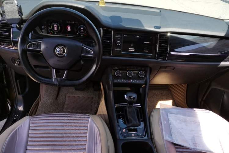 Used Skoda Kodiaq 2019 Facelifted TSI330 5-Seater Two-Wheel-Drive Luxury Enjoyment Edition China V Emission Standard Center Console