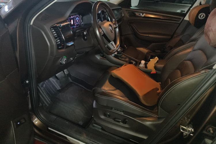 Used Skoda Kodiaq 2019 Facelifted TSI330 7-Seater Two-Wheel-Drive Luxury Enjoyment Edition China VI Standard Driver Seat