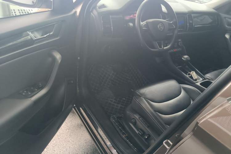 Used Skoda Kodiaq 2019 Facelifted TSI330 7-Seater Two-Wheel-Drive Luxury Enjoyment Edition China VI Standard Driver Seat