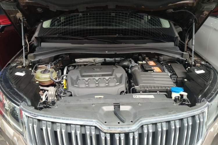 Used Skoda Kodiaq 2019 Facelifted TSI330 7-Seater Two-Wheel-Drive Luxury Enjoyment Edition China VI Standard Engine Bay