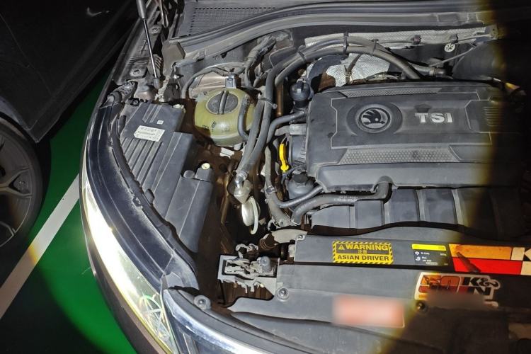 Used Skoda Kodiaq 2019 Facelifted TSI380 7-Seater All-Wheel-Drive Flagship Version China VI Standard Engine Bay Right