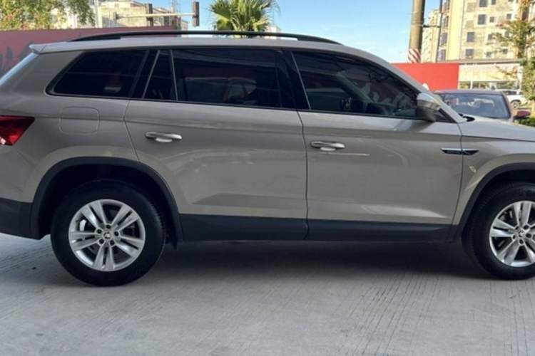 Used Skoda Kodiaq 2019 Restyled TSI330 5-Seater Two-Wheel Drive Standard Version China VI Exterior 3