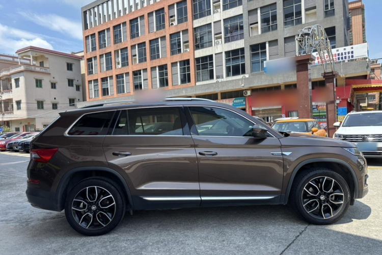Used Skoda Kodiaq 2019 Facelifted TSI330 7-Seater Two-Wheel-Drive Luxury Enjoyment Edition China VI Standard Exterior 3