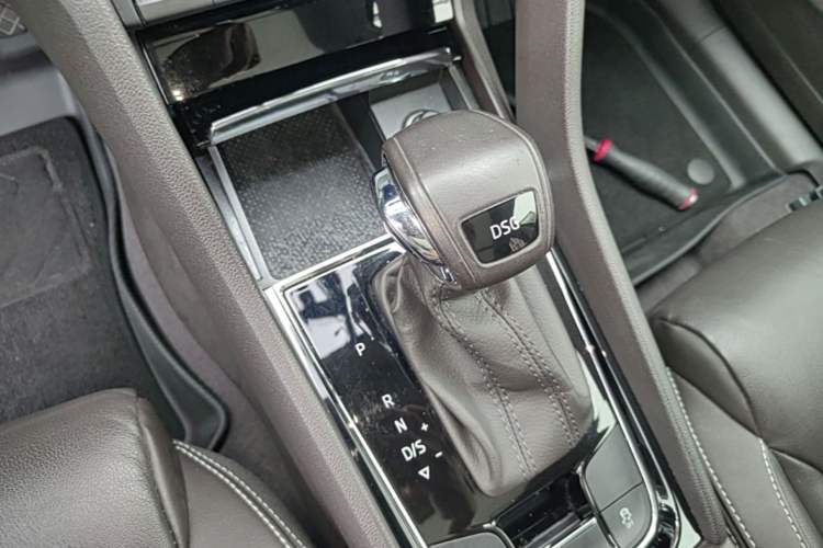 Used Skoda Kodiaq 2019 Facelifted TSI330 7-Seater Two-Wheel-Drive Luxury Enjoyment Edition China VI Standard Gear Lever