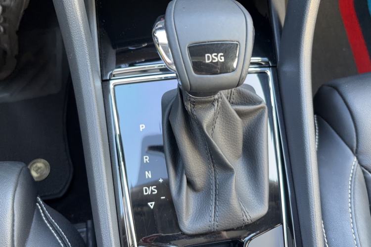 Used Skoda Kodiaq 2019 Facelifted TSI330 7-Seater Two-Wheel-Drive Luxury Enjoyment Edition China VI Standard Gear Lever