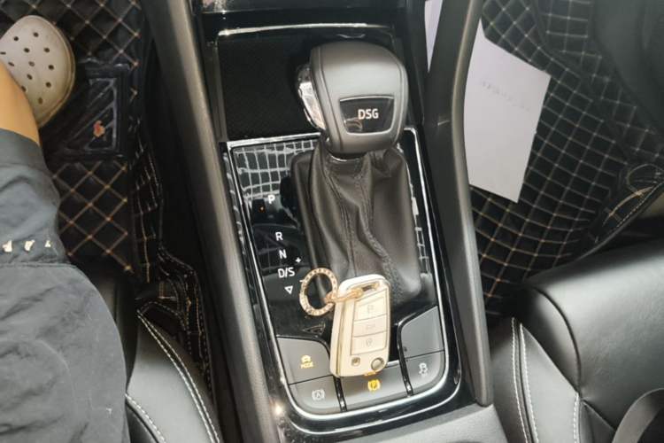 Used Skoda Kodiaq 2019 Facelifted TSI330 7-Seater Two-Wheel-Drive Luxury Enjoyment Edition China VI Standard Gear Lever