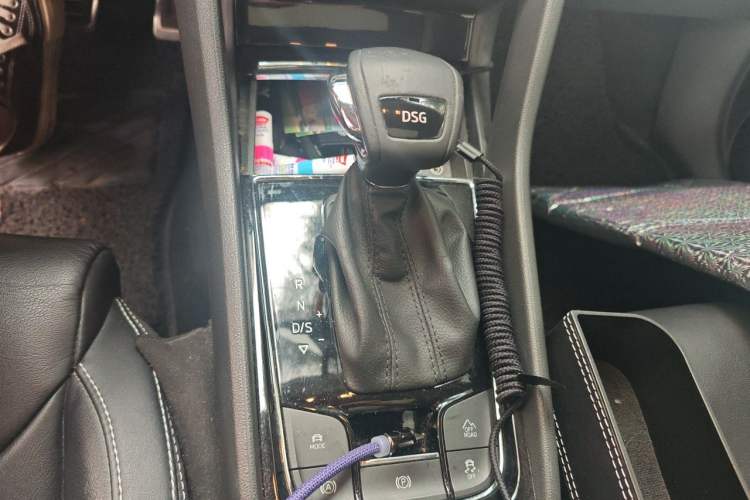 Used Skoda Kodiaq 2019 Updated TSI380 7-Seater All-Wheel-Drive Flagship Version China V Emission Standard Gear Lever