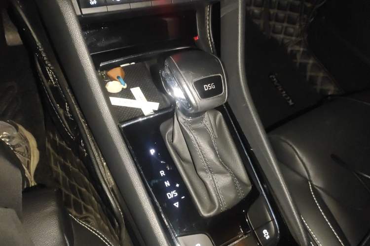 Used Skoda Kodiaq 2019 Facelifted TSI330 7-Seater Two-Wheel-Drive Luxury Enjoyment Edition China VI Standard Gear Lever