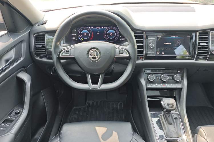 Used Skoda Kodiaq 2019 Facelifted TSI330 5-Seater Two-Wheel-Drive Luxury Enjoyment Edition China VI Standard Interior 1