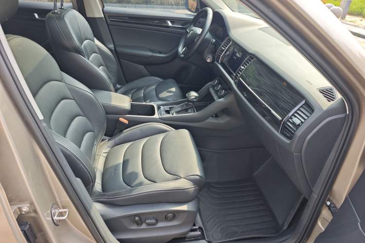 Used Skoda Kodiaq 2019 Facelifted TSI330 5-Seater Two-Wheel-Drive Luxury Enjoyment Edition China VI Standard Interior 10