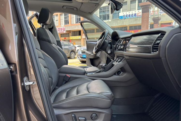 Used Skoda Kodiaq 2019 Facelifted TSI330 7-Seater Two-Wheel-Drive Luxury Enjoyment Edition China VI Standard Interior 2