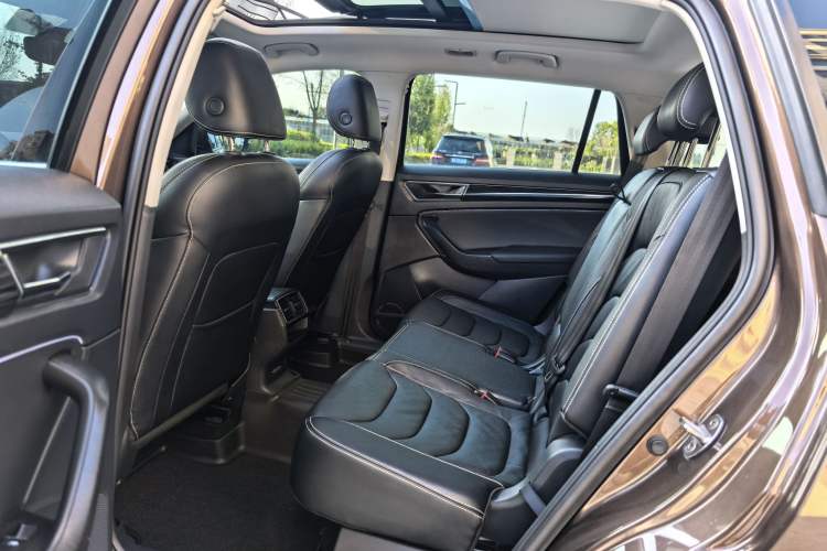 Used Skoda Kodiaq 2019 TSI380 7-Seater Four-Wheel-Drive Flagship Model China V Standard Interior 3