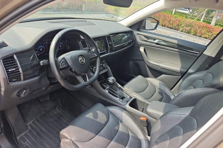 Used Skoda Kodiaq 2019 Facelifted TSI330 5-Seater Two-Wheel-Drive Luxury Enjoyment Edition China VI Standard Interior 4