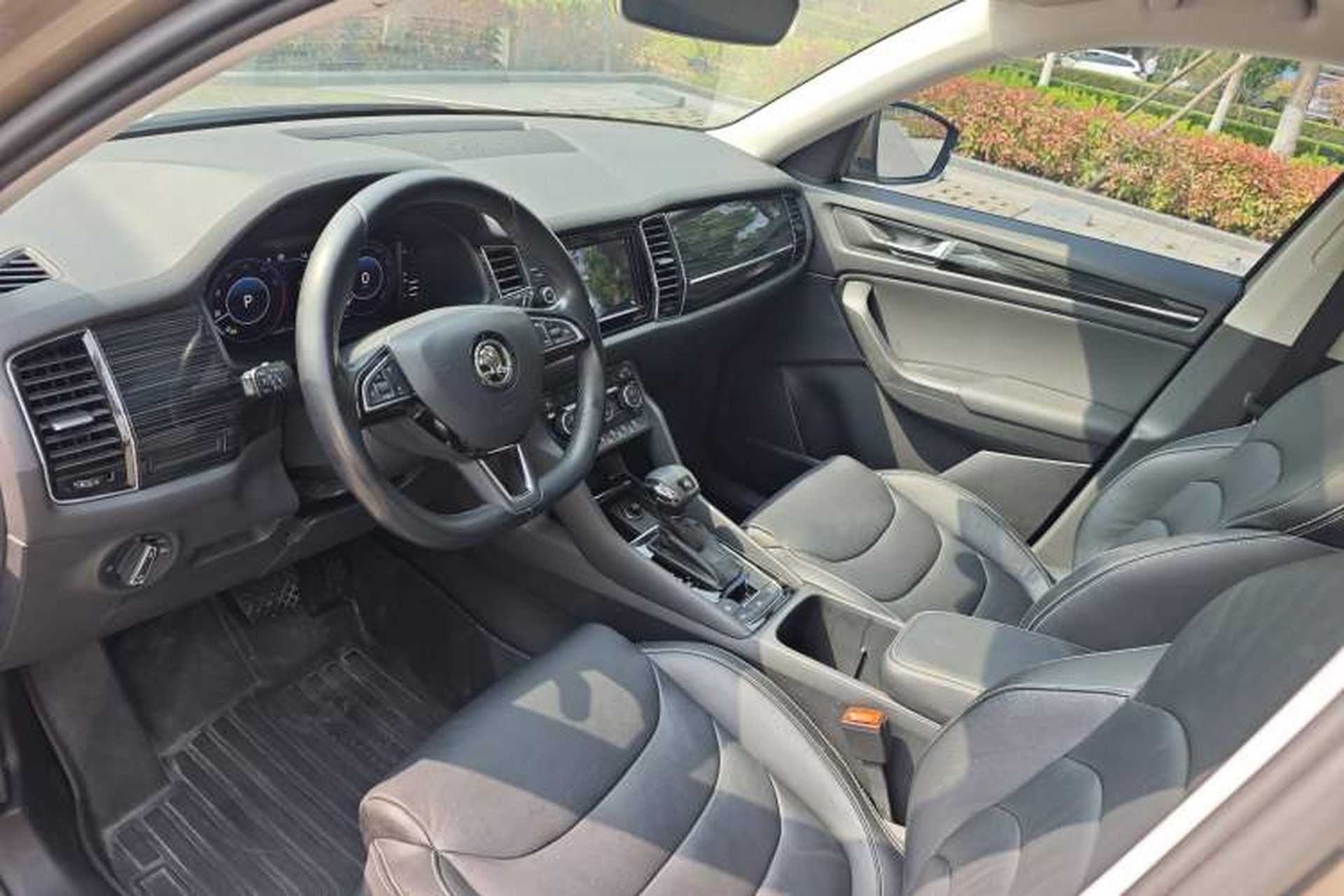Used Skoda Kodiaq 2019 Facelifted TSI330 5-Seater Two-Wheel-Drive Luxury Enjoyment Edition China VI Standard Interior 4