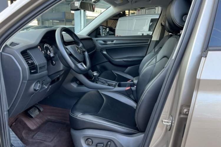 Used Skoda Kodiaq 2019 Restyled TSI330 5-Seater Two-Wheel Drive Standard Version China VI Interior 4