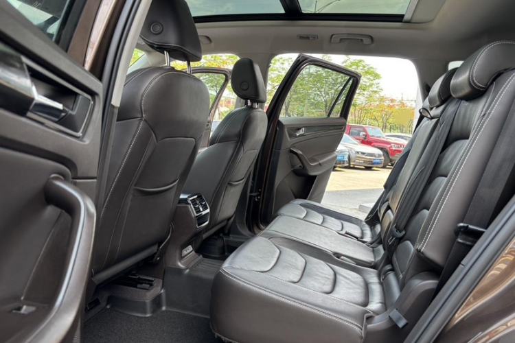 Used Skoda Kodiaq 2019 Facelifted TSI330 7-Seater Two-Wheel-Drive Luxury Enjoyment Edition China VI Standard Interior 4