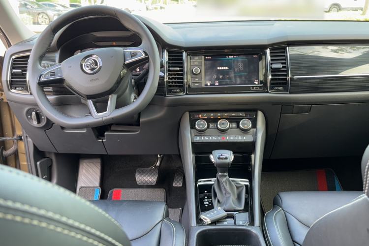 Used Skoda Kodiaq 2019 Facelifted TSI330 7-Seater Two-Wheel-Drive Luxury Enjoyment Edition China VI Standard Interior 4
