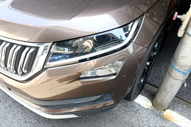 Used Skoda Kodiaq 2019 Facelifted TSI330 7-Seater Two-Wheel-Drive Luxury Enjoyment Edition China VI Standard Left Front Headlight
