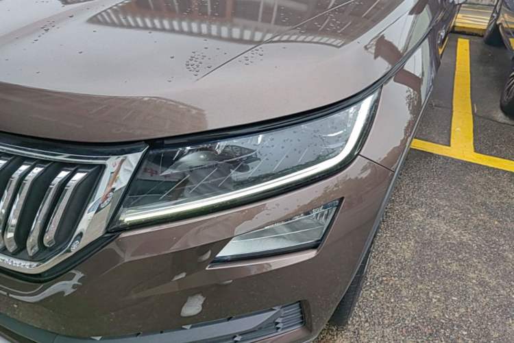 Used Skoda Kodiaq 2019 Facelifted TSI330 7-Seater Two-Wheel-Drive Luxury Enjoyment Edition China VI Standard Left Front Headlight
