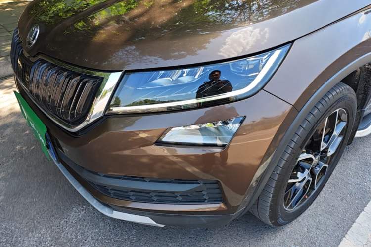 Used Skoda Kodiaq 2019 TSI380 7-Seater Four-Wheel-Drive Flagship Model China V Standard Left Front Headlight