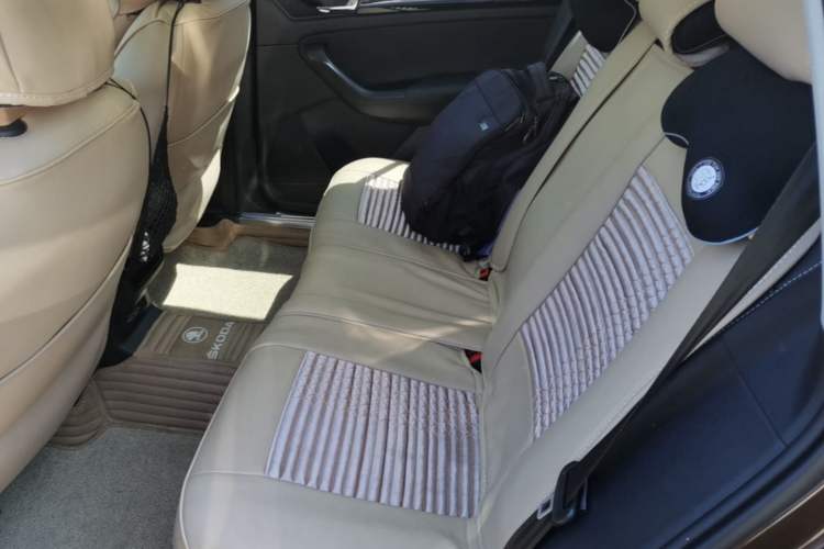 Used Skoda Kodiaq 2019 Facelifted TSI330 5-Seater Two-Wheel-Drive Luxury Enjoyment Edition China V Emission Standard Left Rear Seat