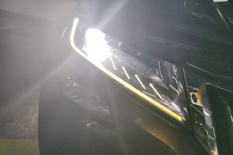 Used Skoda Kodiaq 2019 Facelifted TSI330 7-Seater Two-Wheel-Drive Luxury Enjoyment Edition China VI Standard Right Front Headlight