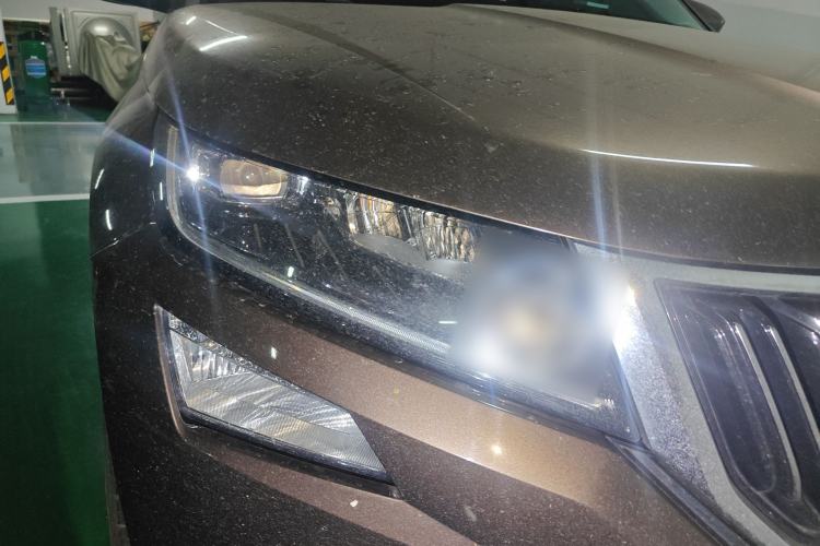 Used Skoda Kodiaq 2019 Facelifted TSI380 7-Seater All-Wheel-Drive Flagship Version China VI Standard Right Front Headlight