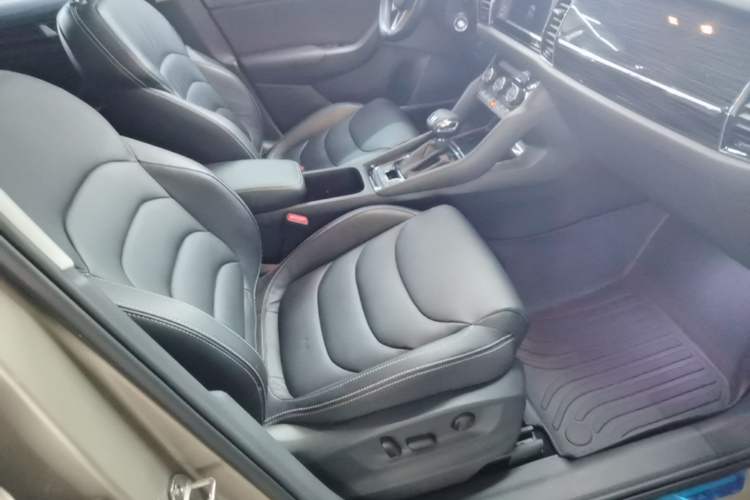 Used Skoda Kodiaq 2019 Facelifted TSI330 5-Seater Two-Wheel-Drive Luxury Enjoyment Edition China VI Standard Right Front Seat