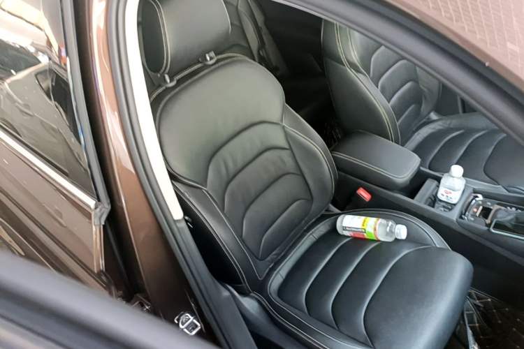 Used Skoda Kodiaq 2019 Facelifted TSI330 7-Seater Two-Wheel-Drive Luxury Enjoyment Edition China VI Standard Right Front Seat