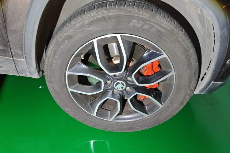 Used Skoda Kodiaq 2019 Facelifted TSI380 7-Seater All-Wheel-Drive Flagship Version China VI Standard Right Front Wheel Hub
