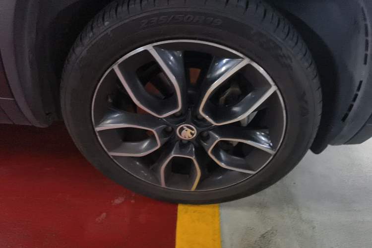 Used Skoda Kodiaq 2019 Facelifted TSI330 7-Seater Two-Wheel-Drive Luxury Enjoyment Edition China VI Standard Right Front Wheel Hub
