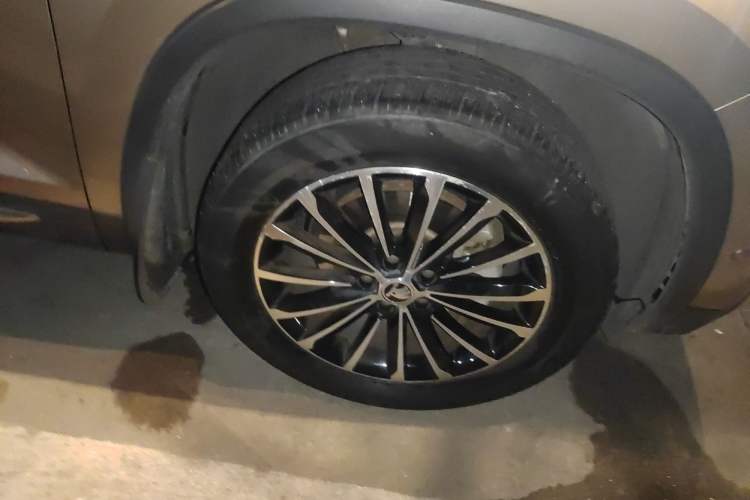 Used Skoda Kodiaq 2019 Facelifted TSI330 7-Seater Two-Wheel-Drive Luxury Enjoyment Edition China VI Standard Right Front Wheel Hub