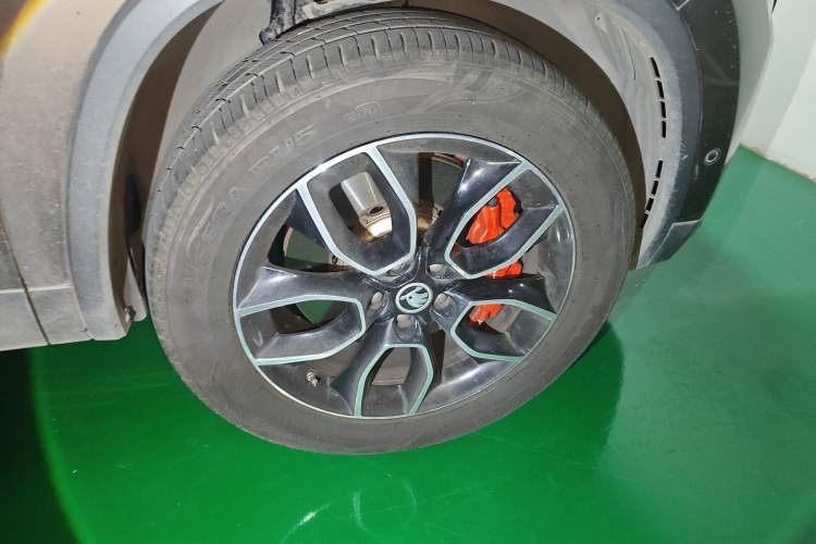 Used Skoda Kodiaq 2019 Facelifted TSI380 7-Seater All-Wheel-Drive Flagship Version China VI Standard Right Front Wheel Hub