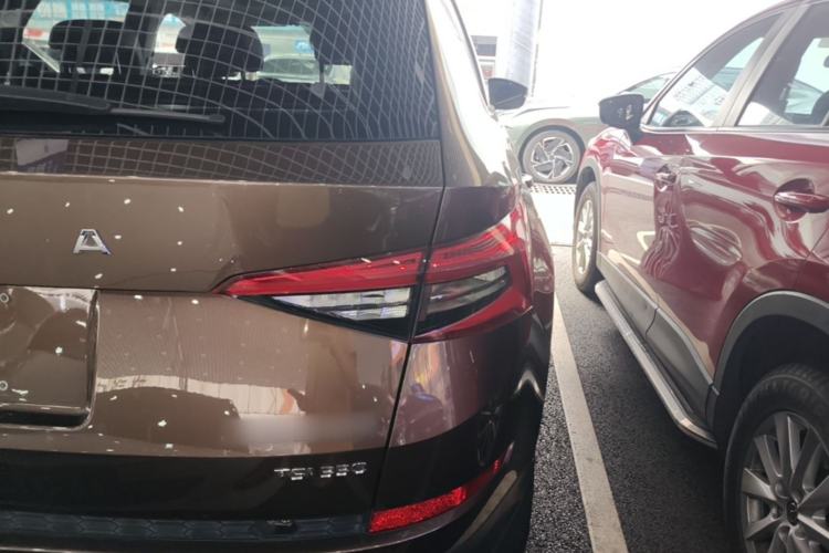 Used Skoda Kodiaq 2019 Facelifted TSI330 7-Seater Two-Wheel-Drive Luxury Enjoyment Edition China VI Standard Right Rear Taillight