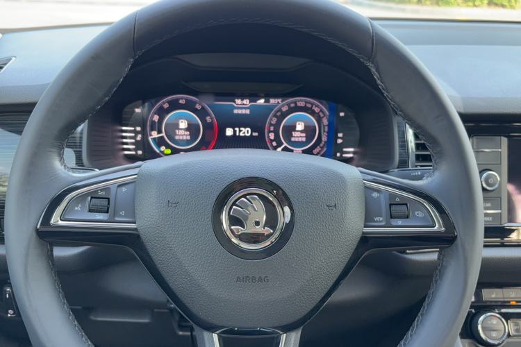 Used Skoda Kodiaq 2019 Facelifted TSI330 7-Seater Two-Wheel-Drive Luxury Enjoyment Edition China VI Standard Steering Wheel