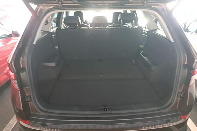 Used Skoda Kodiaq 2019 Facelifted TSI330 7-Seater Two-Wheel-Drive Luxury Enjoyment Edition China VI Standard Trunk