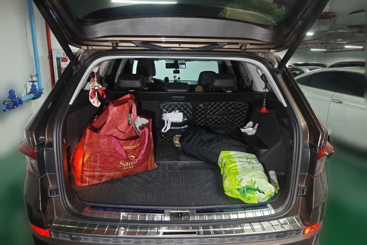 Used Skoda Kodiaq 2019 Facelifted TSI380 7-Seater All-Wheel-Drive Flagship Version China VI Standard Trunk