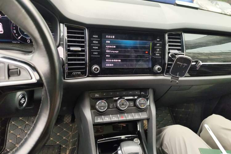 Used Skoda Kodiaq 2019 TSI380 7-Seater Four-Wheel-Drive Flagship Model China V Standard Audio And AC Panel